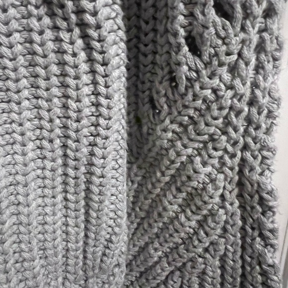 GAP Cozy Gray Tie Front Knit Sweater. Size medium - Picture 6 of 6